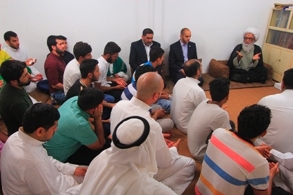 المرجع النجفي يشدد على تفقد عوائل الشهداء وعيادة الجرحى